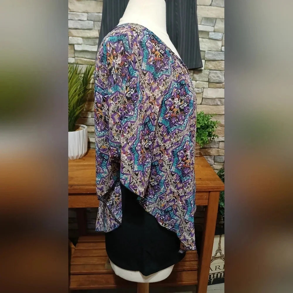 Notations Geometric Large Layered Flutter Blouse‎ - Picture 4 of 7